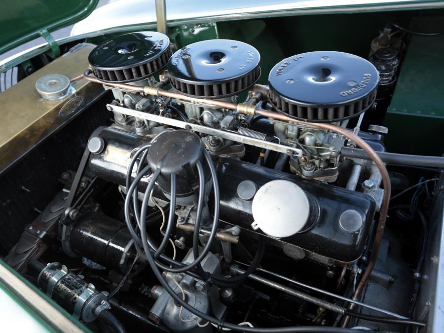 Моторный отсек Frazer Nash Targa Florio Roadster 1952 года  (фото 9 из 11)